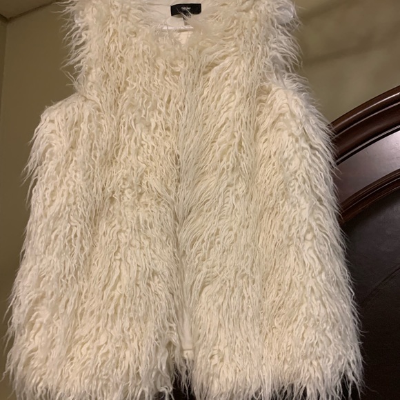 🦁 Chic Faux Fur MOSSIMO vest! - Picture 3 of 7